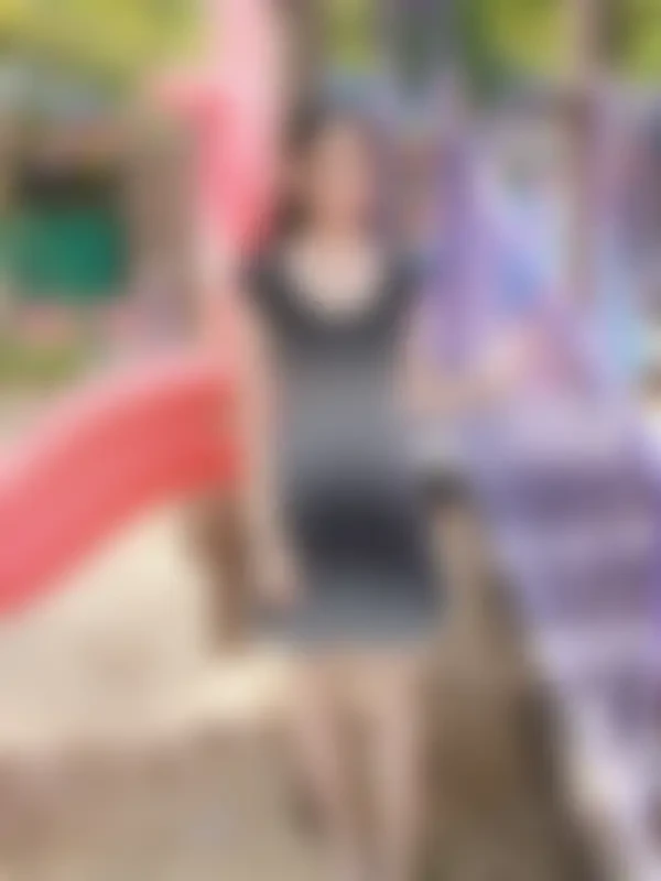 Thuy, 21